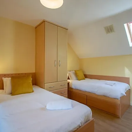 Spacious 5 Bedroom House * Galway
