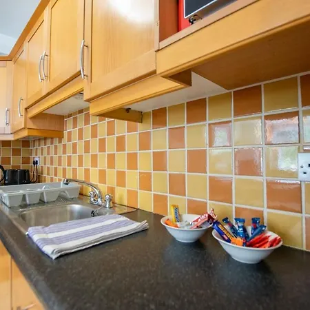 Spacious 5 Bedroom House Hébergement de vacances Galway