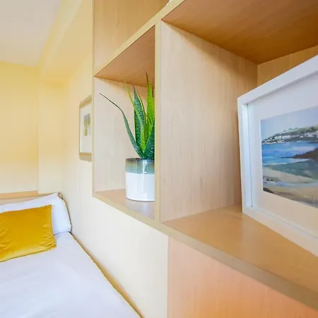 Spacious 5 Bedroom House Ferienhaus