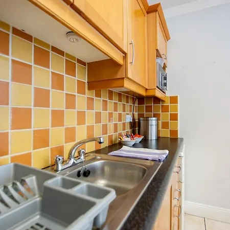 Ferienhaus Spacious 5 Bedroom House *